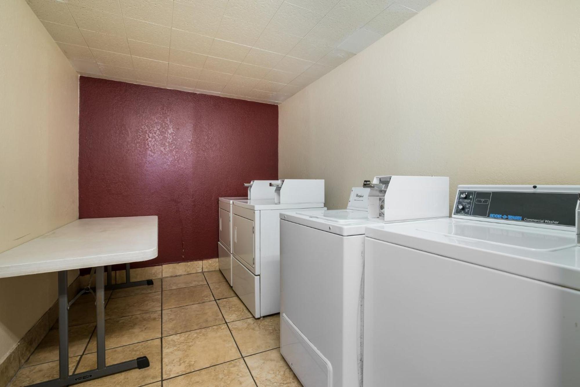 Red Roof Inn North Dallas - Park Central Экстерьер фото