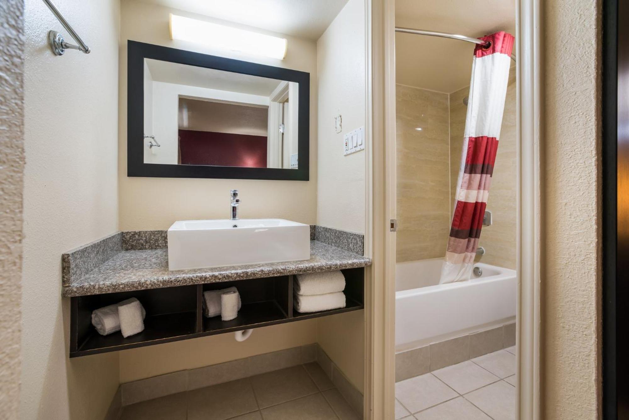 Red Roof Inn North Dallas - Park Central Экстерьер фото