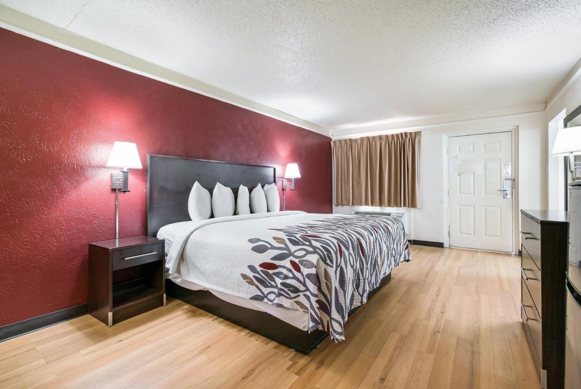 Red Roof Inn North Dallas - Park Central Экстерьер фото