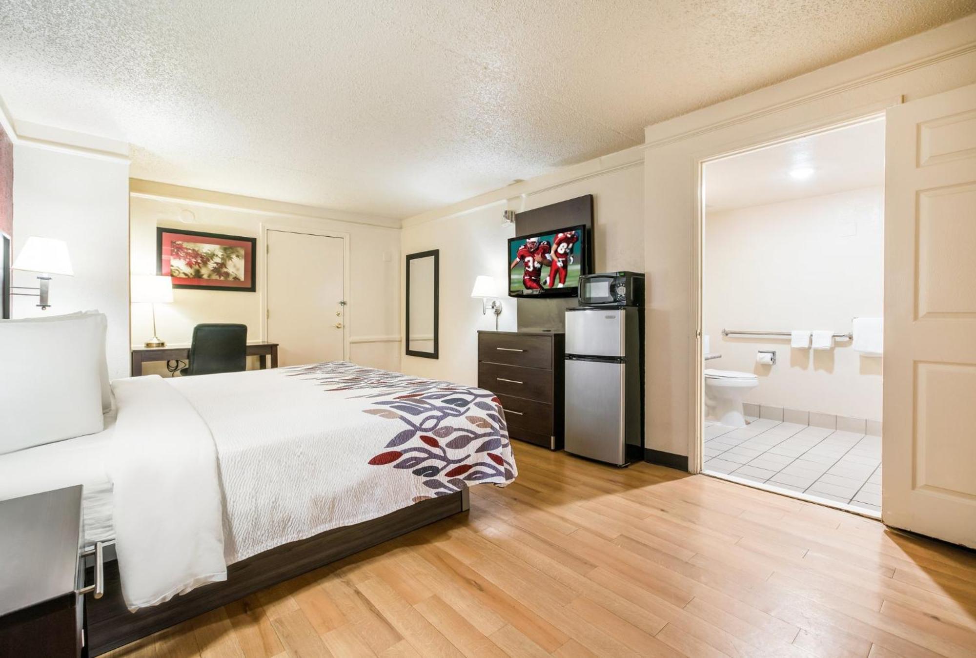 Red Roof Inn North Dallas - Park Central Экстерьер фото