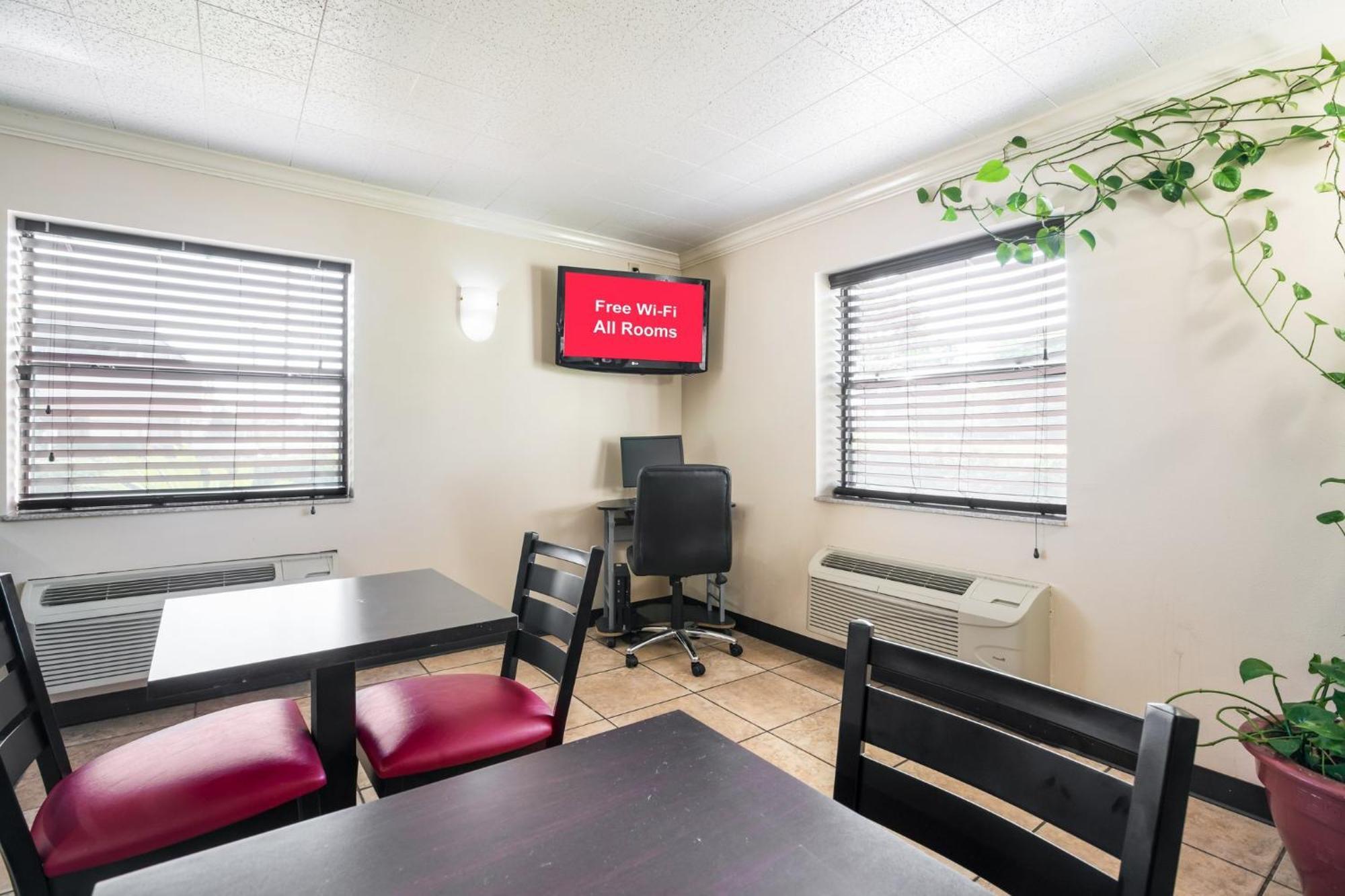 Red Roof Inn North Dallas - Park Central Экстерьер фото