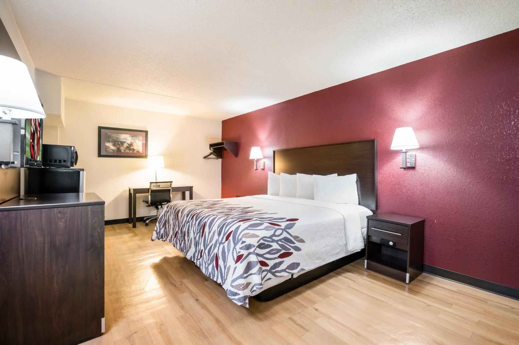 Red Roof Inn North Dallas - Park Central Экстерьер фото