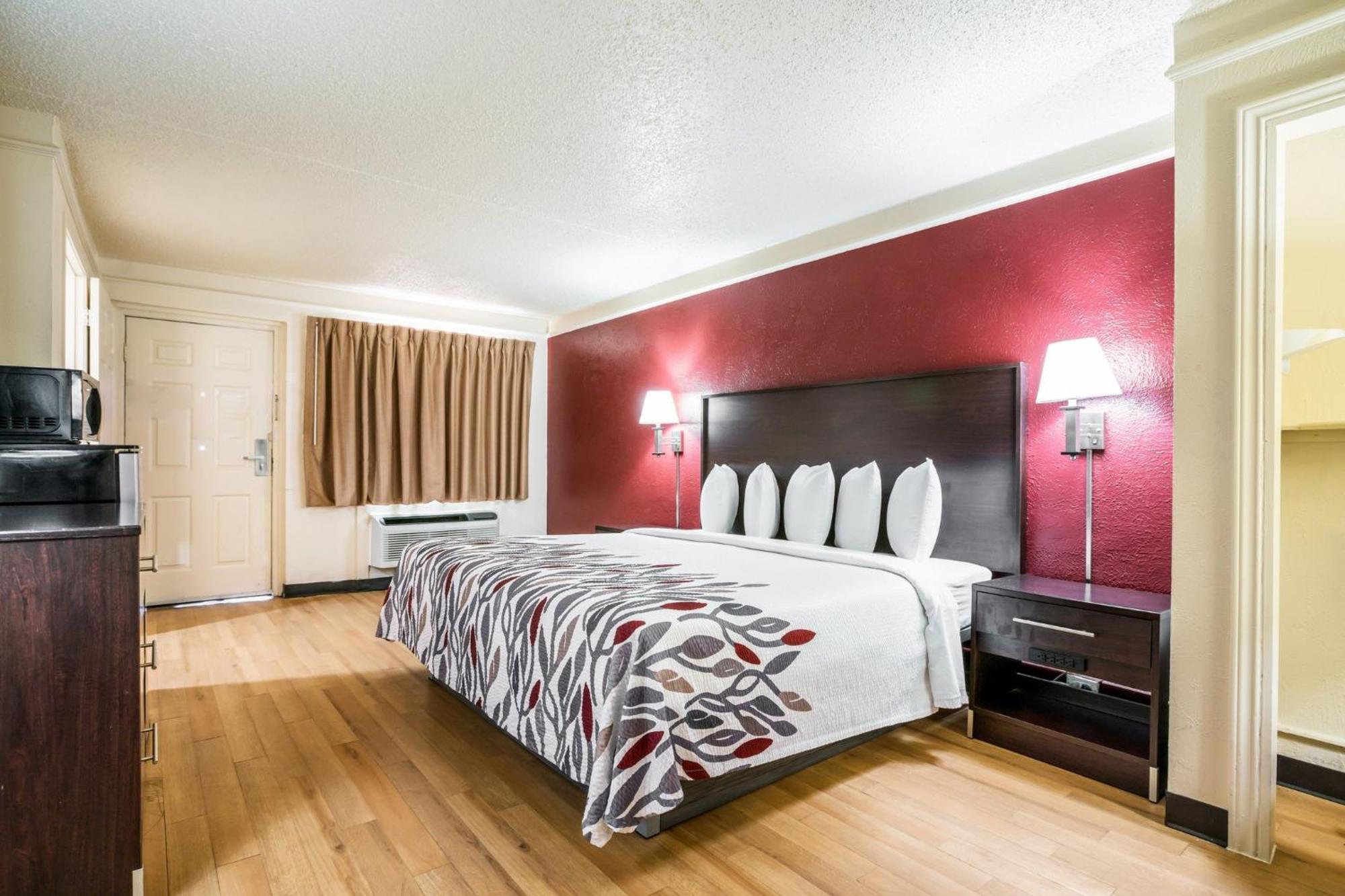 Red Roof Inn North Dallas - Park Central Экстерьер фото