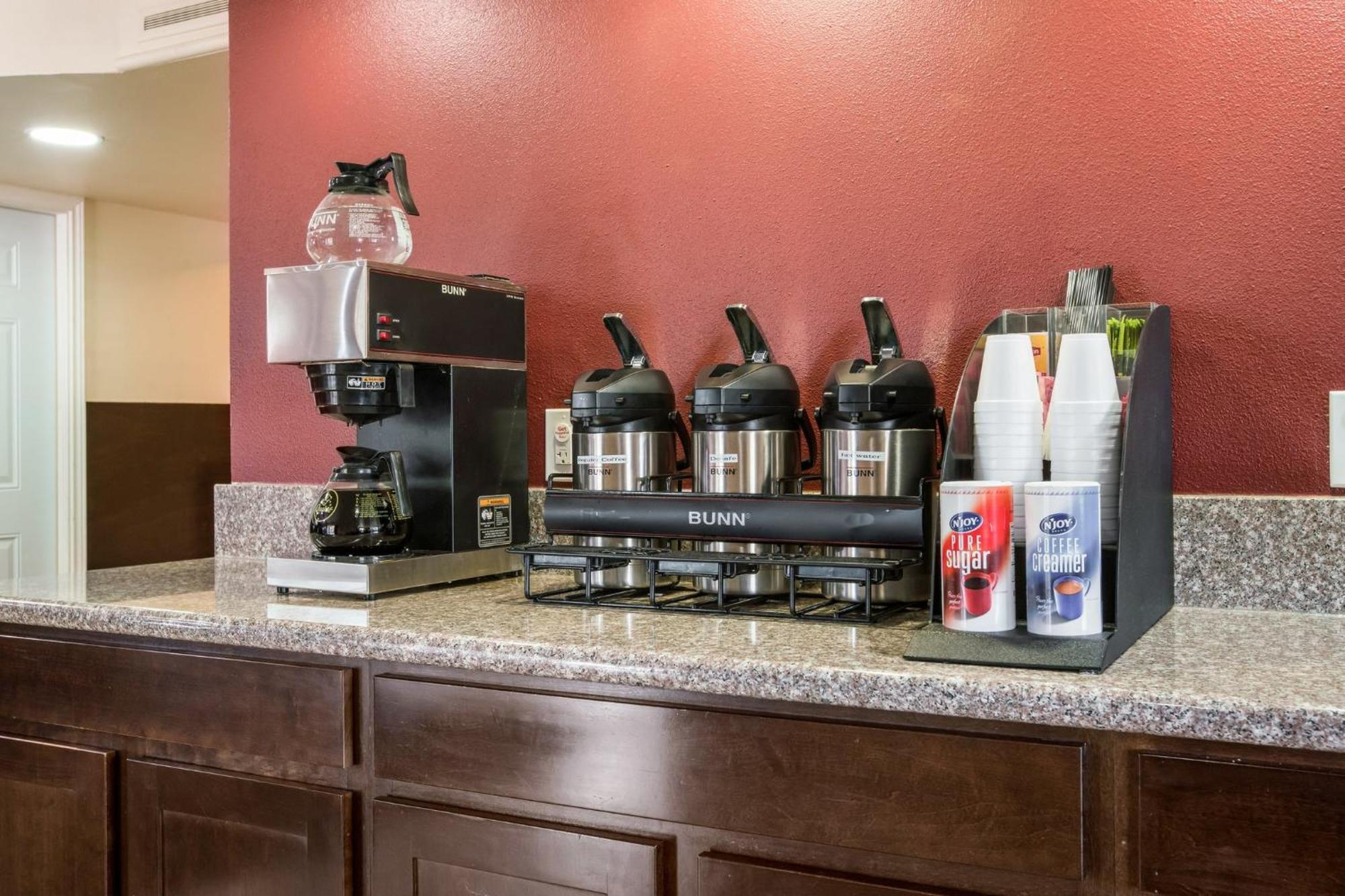 Red Roof Inn North Dallas - Park Central Экстерьер фото