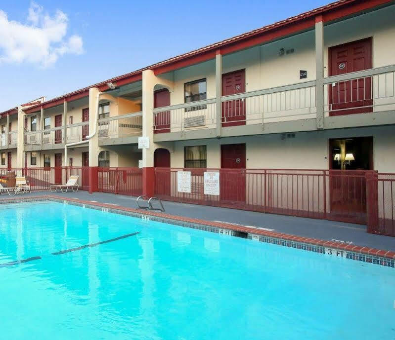 Red Roof Inn North Dallas - Park Central Экстерьер фото