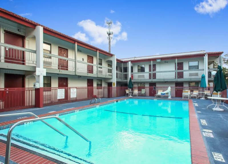 Red Roof Inn North Dallas - Park Central Экстерьер фото