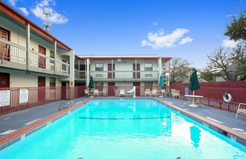 Red Roof Inn North Dallas - Park Central Экстерьер фото