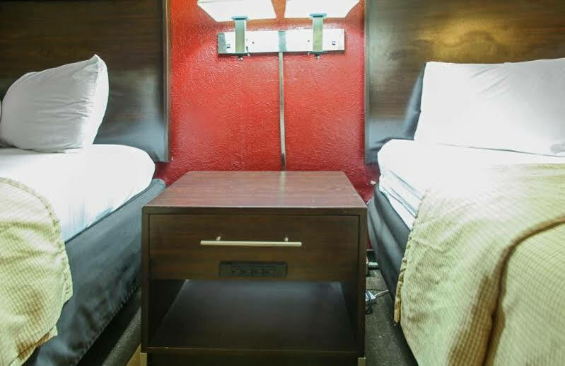 Red Roof Inn North Dallas - Park Central Экстерьер фото