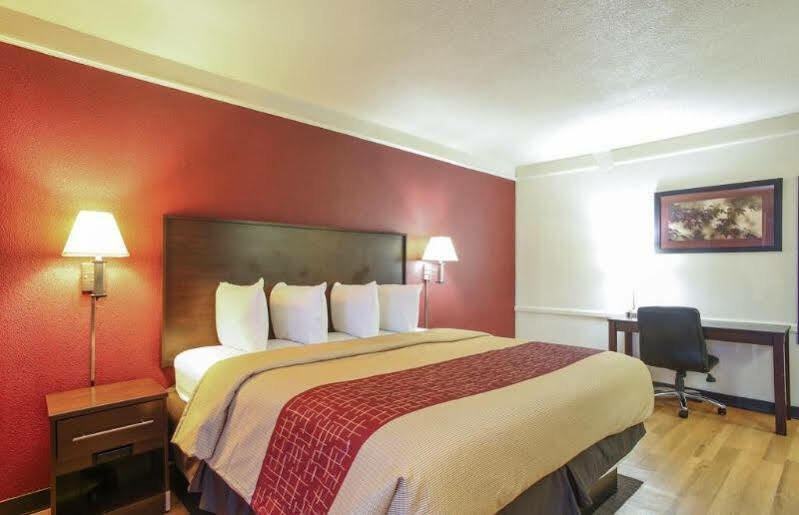 Red Roof Inn North Dallas - Park Central Экстерьер фото